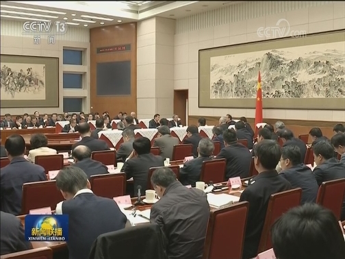 李克强主持召开经济形势专家和企业家座谈会