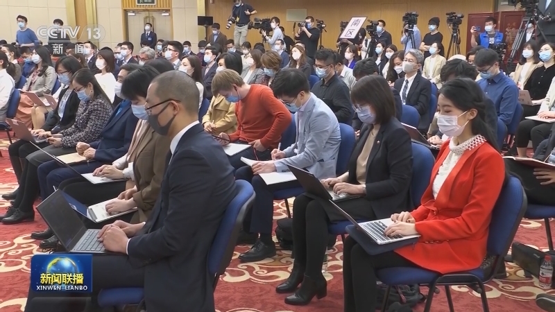 李克强会见中外记者并回答提问