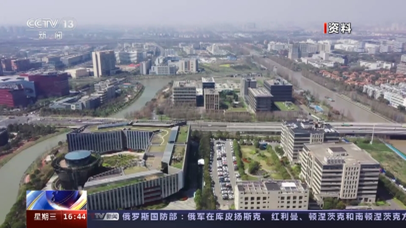 [新闻直播间]上海 生产总值连续两年突破4万亿元