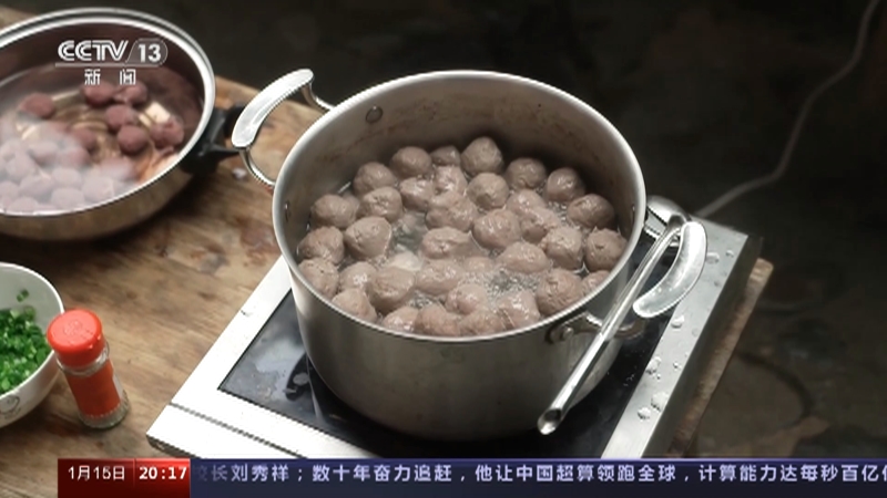 [东方时空]福建龙岩 春节近 年味浓 圆圆土楼聚团圆 团圆饭里品年味