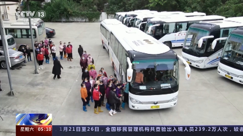 [新闻直播间]福建 春节假期最后一天 春运迎返程高峰 “点对点”包车 送务工人员安全返岗