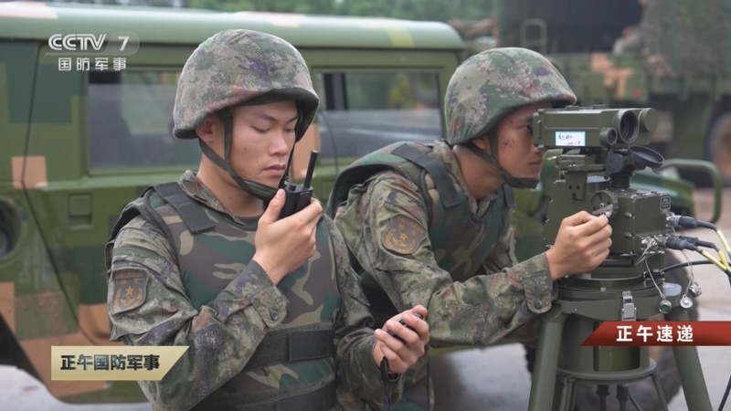 [正午国防军事]正午速递 第74集团军某特战旅 多型火器实弹考核 复杂