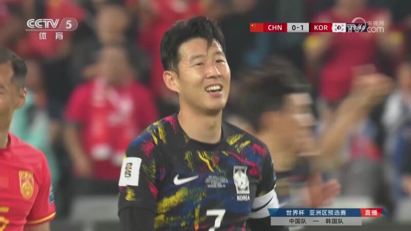 [国足]韩国连续进攻 颜骏凌两连扑力保球门不失