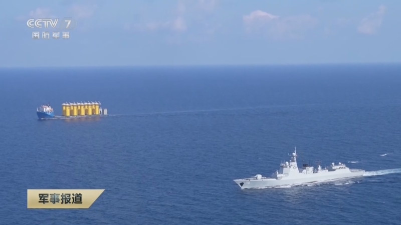 [军事报道]海军第45批护航编队完成"泰安口"号半潜船护航