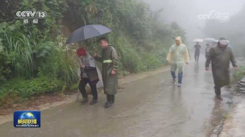 长江中下游强降雨持续 各地全力抢险救灾