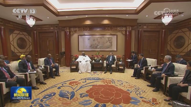 丁薛祥会见几内亚总统