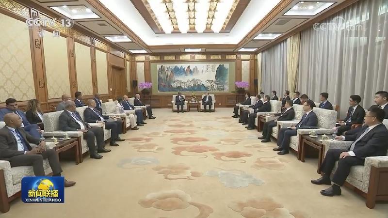 李希会见佛得角总理