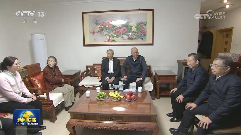 蔡奇看望文化界知名人士和科技专家 代表习近平总书记和党中央向文化工作者和科技工作者致以诚挚问候和新春祝福