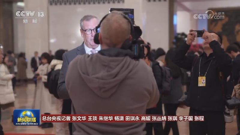 采访两会的外国记者：世界期待中国发展新蓝图