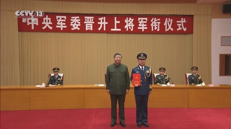 《午夜新闻》 20251223