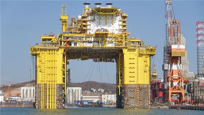 中国海上巨无霸!高40层楼,最大排水量相当于3艘中型航母