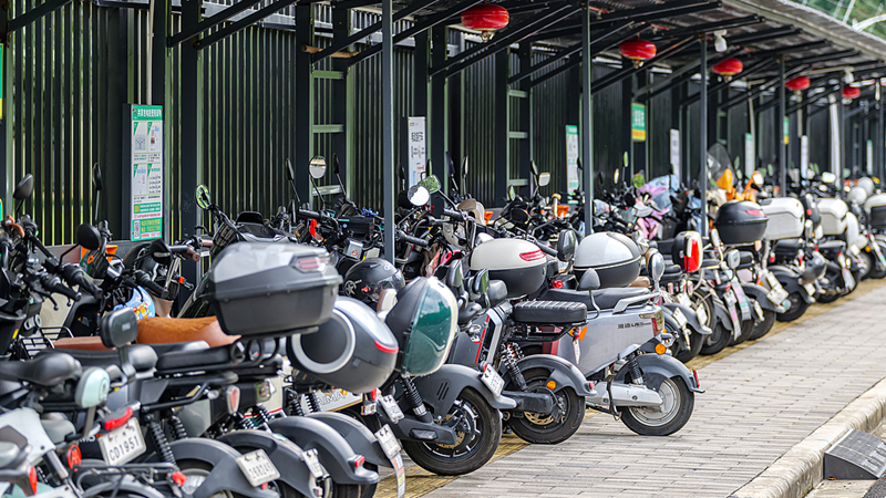 电动车停车乱象如何破局？多地探索治理良方