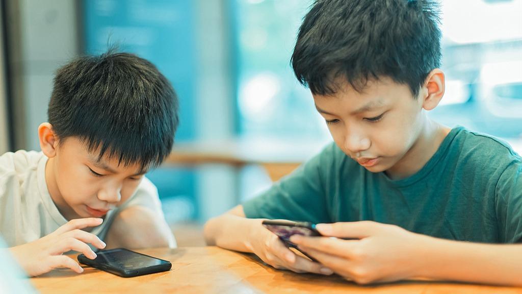 警惕“AI魔改”给青少年带来认知混淆