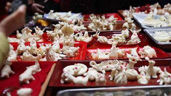 江西都昌：非遗赛灯粑点亮元宵 农耕文脉焕新彩