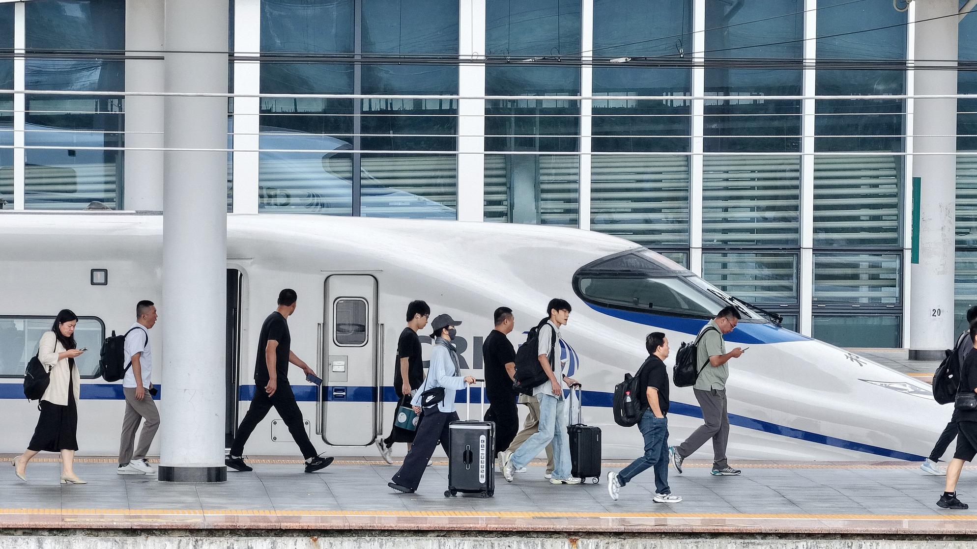 2026年1—4月份全国铁路客货运量保持