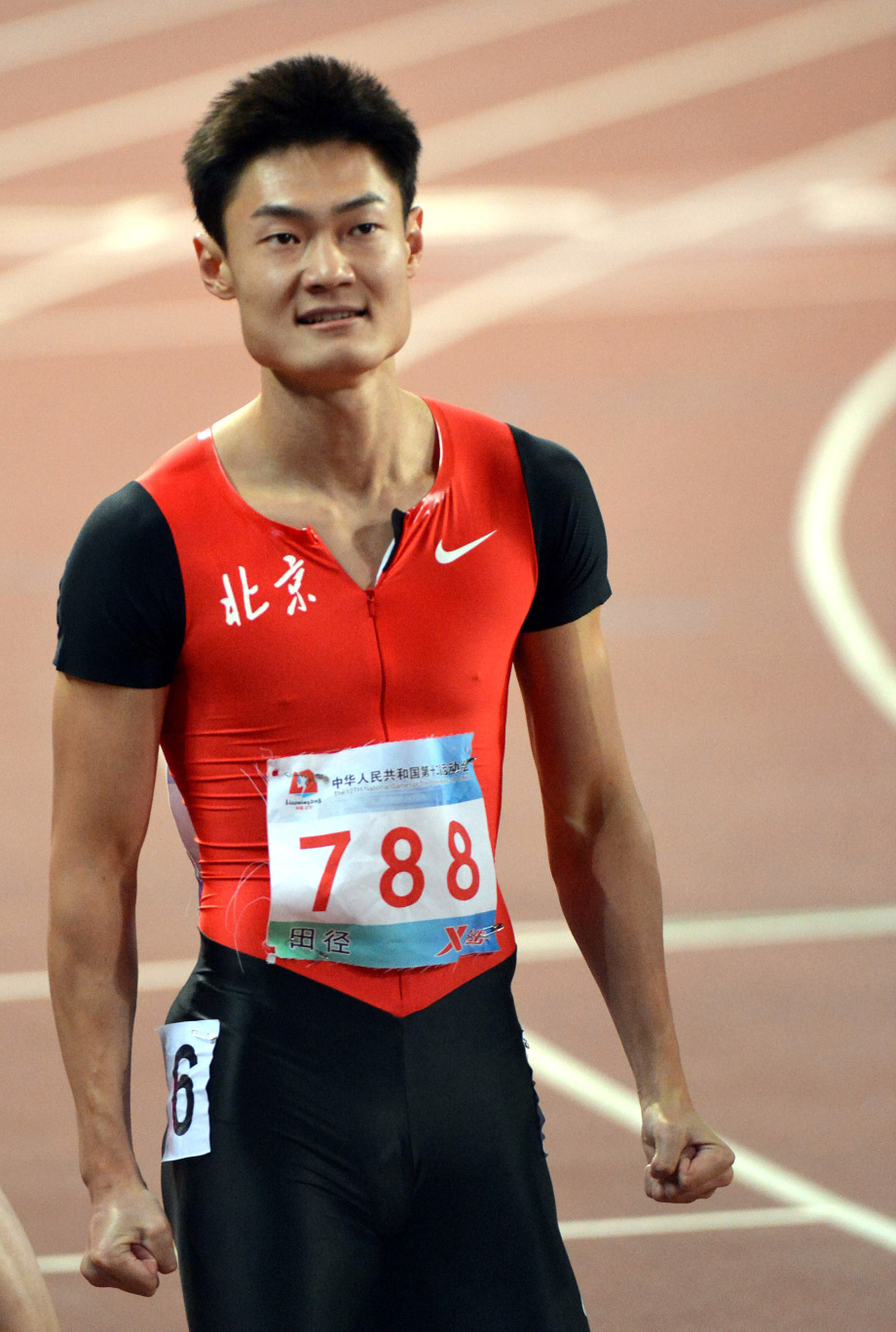 [高清组图]全运会田径:男子200米张培萌夺冠