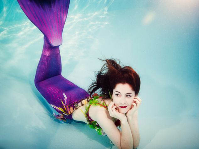 英脑瘤女子康复后转职变身美人鱼_新闻频道