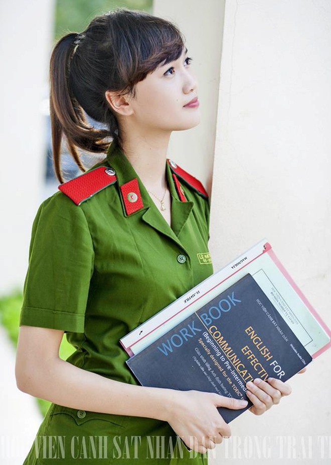 文武双全的越南人民军靓丽女兵