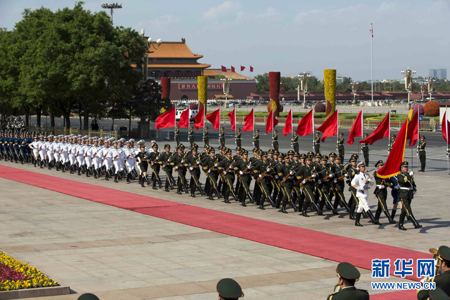 5月12日下午,在人民大会堂东门外广场举行的欢迎土库曼斯坦总统库尔班