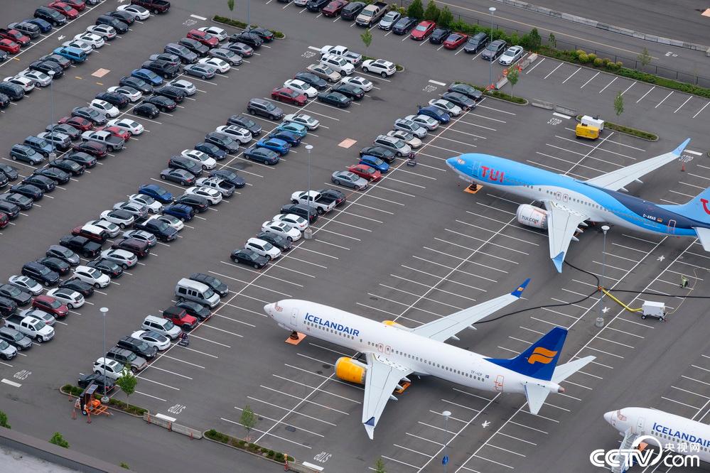 美国西雅图,波音737 max飞机停放在波音机场附近的员工停车场