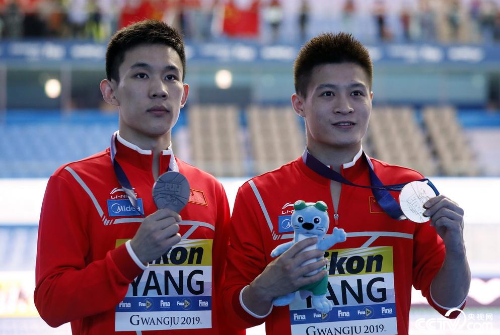 游泳世锦赛男子10米台杨健杨昊包揽冠亚军