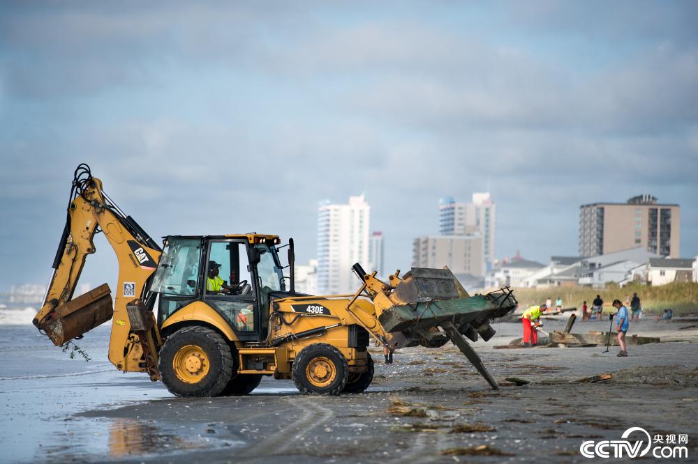 飓风伊萨亚斯登陆美国东海岸
