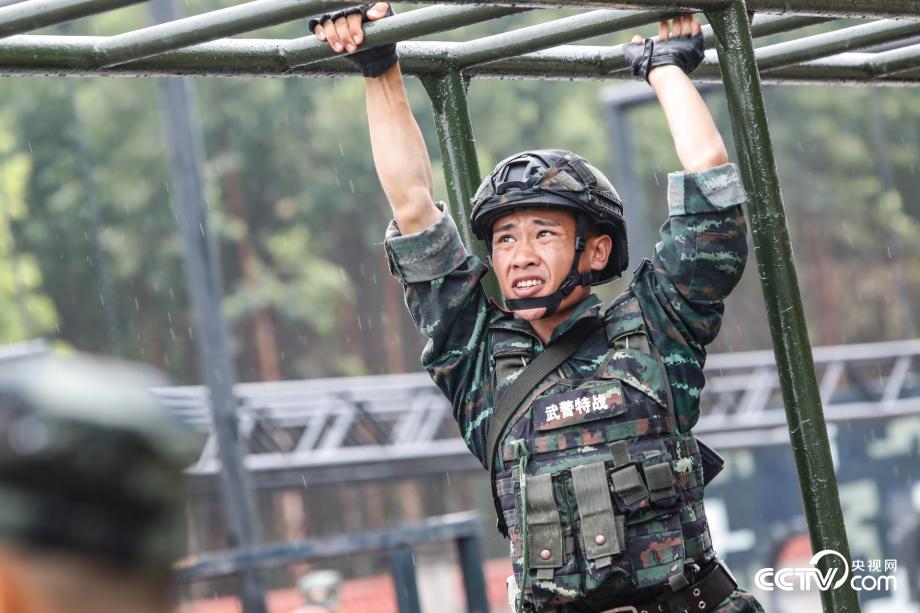 开赛即开战!特战队员雨中对决 问鼎巅峰(8)