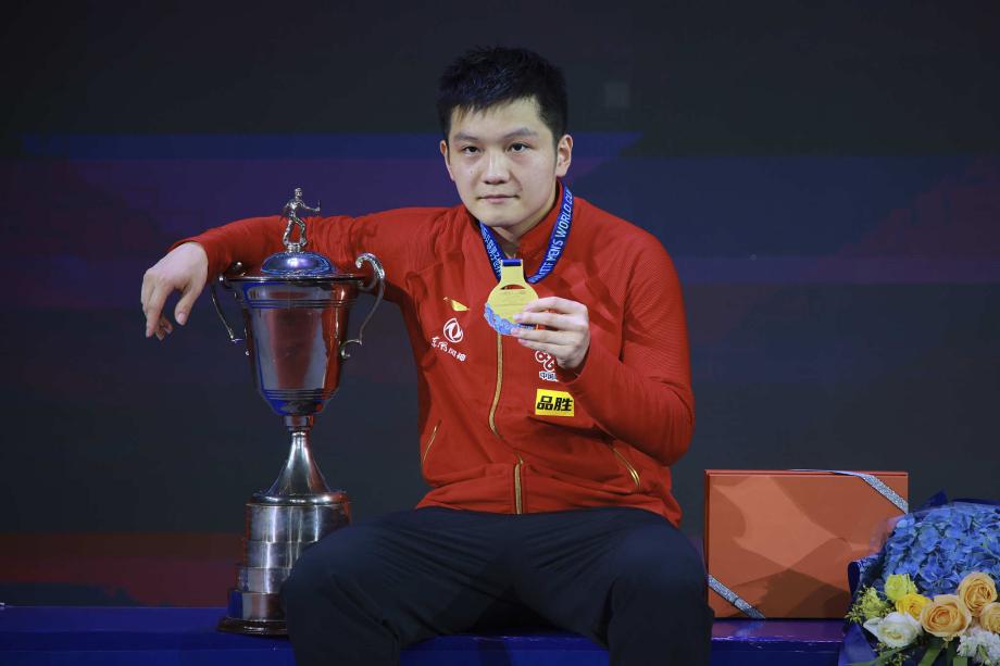[图]乒乓球男子世界杯决赛 樊振东4-3险胜马龙