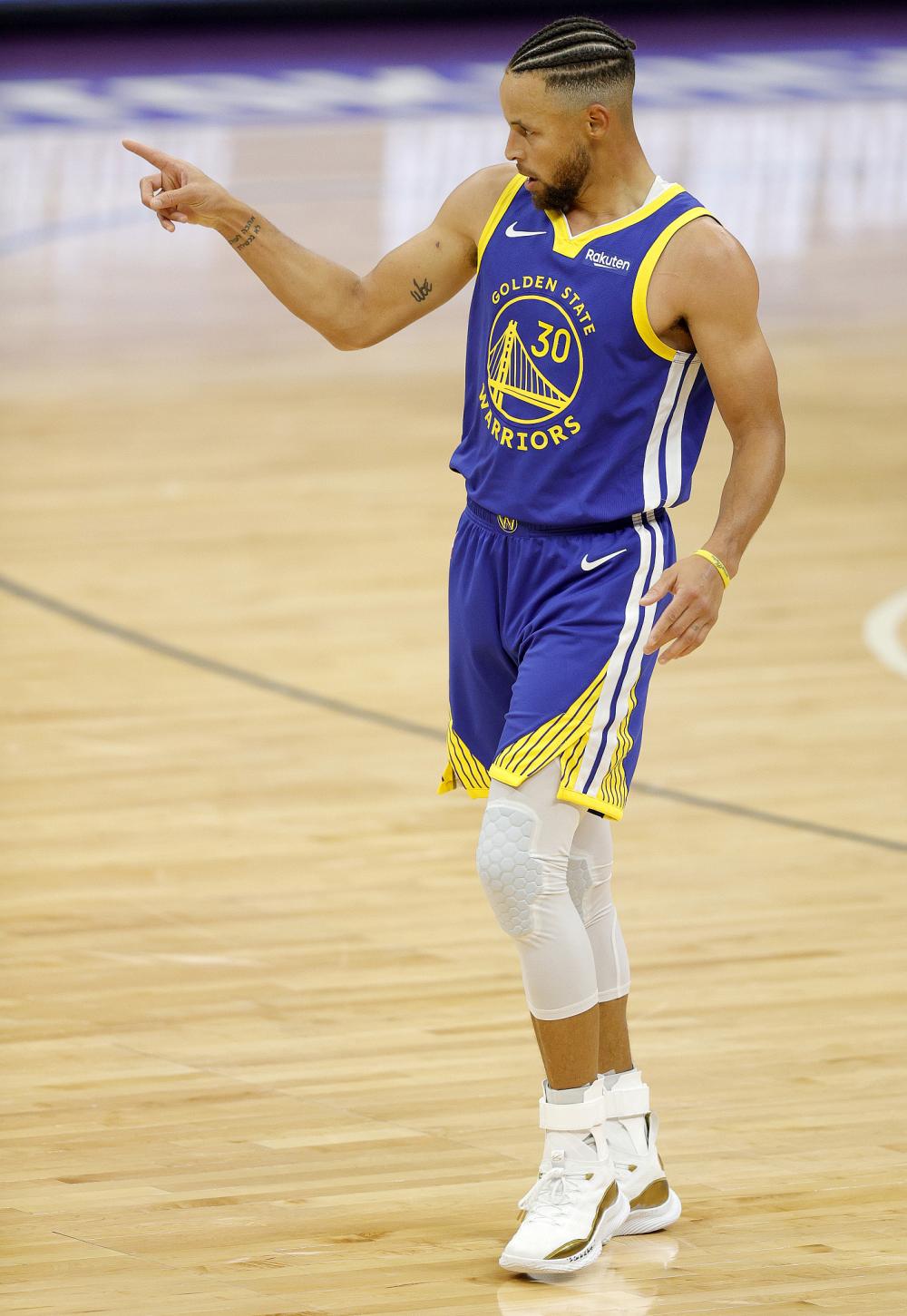 图库里2963维金斯19分勇士擒国王季前第2胜