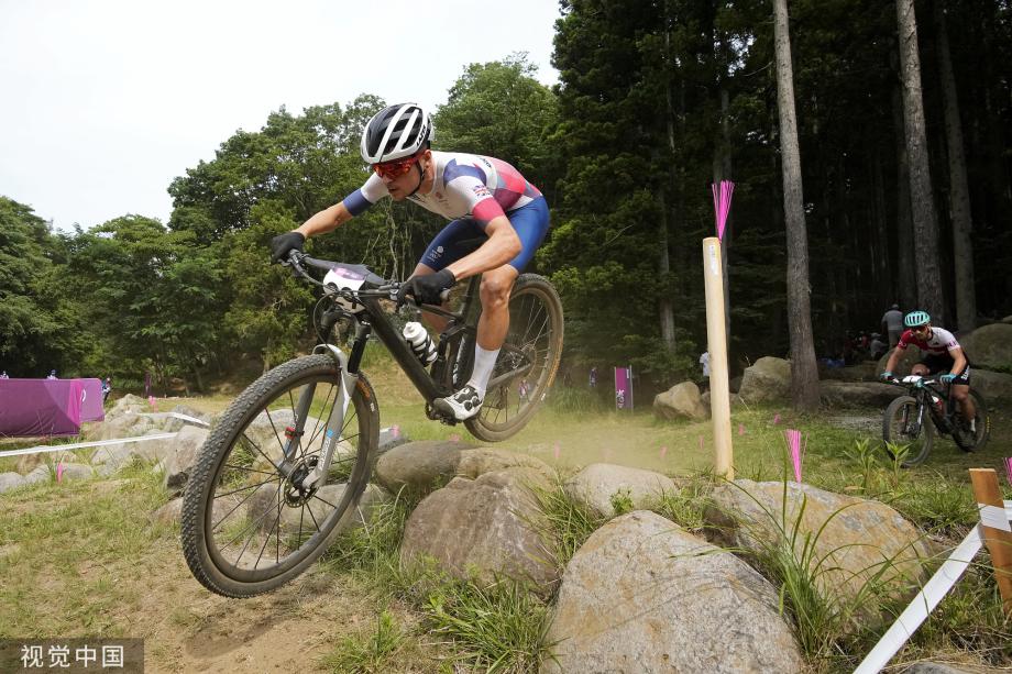 [图]东京奥运会山地自行车：英国选手皮特考克夺冠