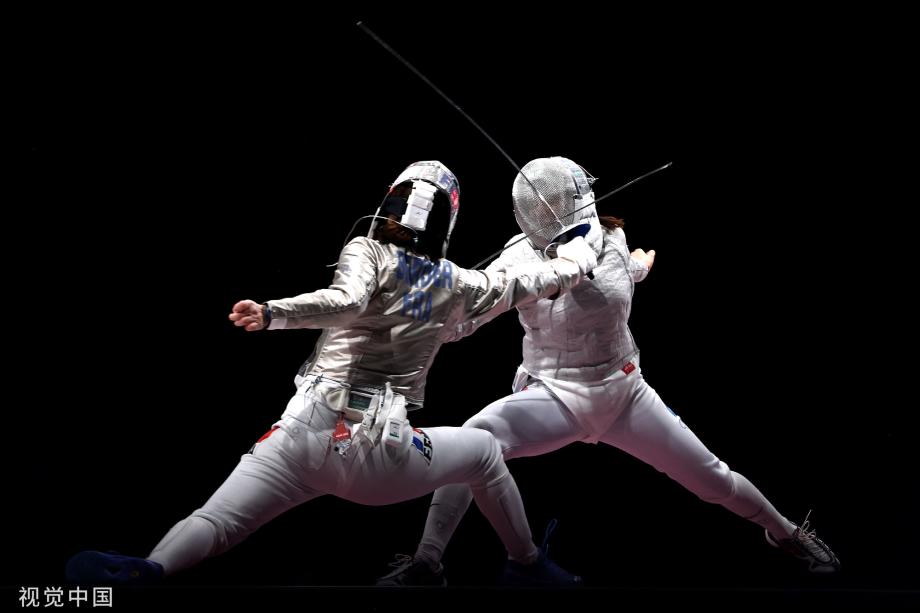 [图]击剑女子团体佩剑决赛：俄罗斯奥运队夺金