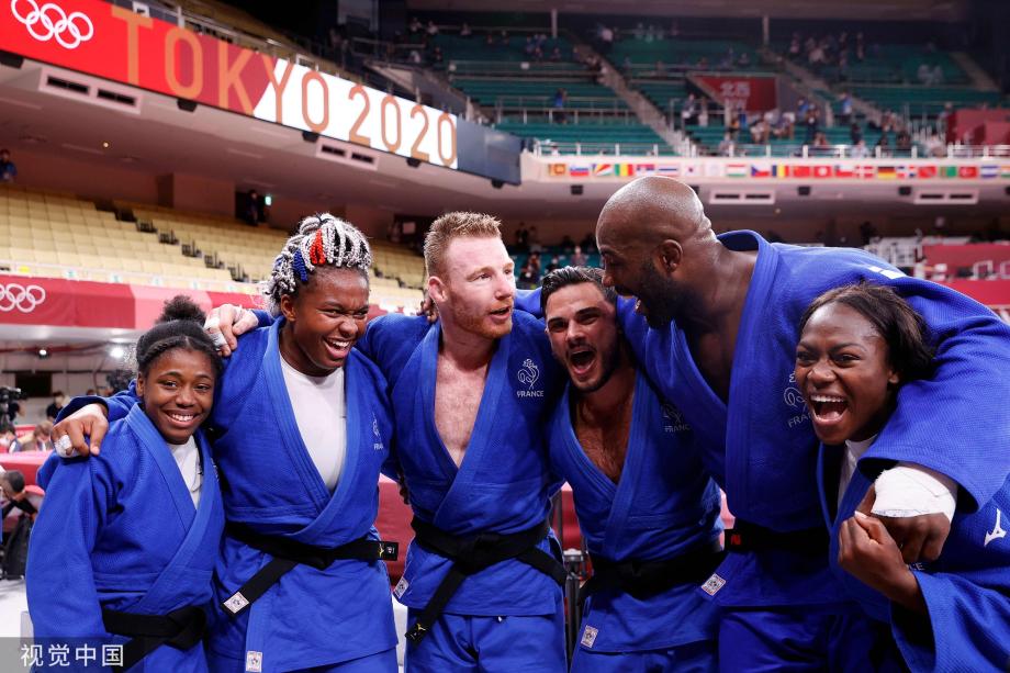 [图]东京奥运会柔道混合团体决赛 法国队获得金牌