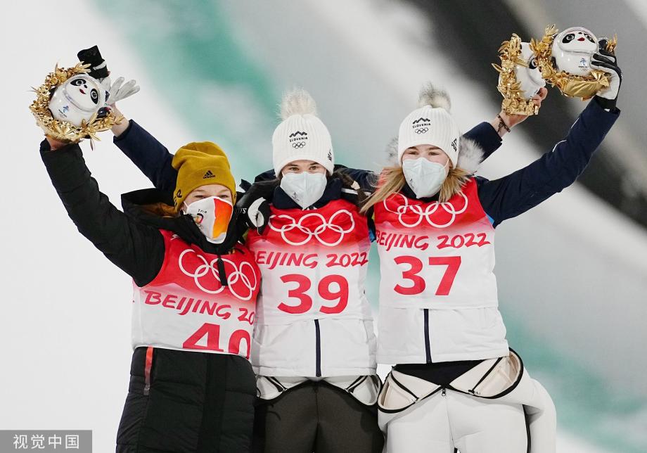 [图]北京冬奥会跳台滑雪女子个人标准台 博加塔伊摘金