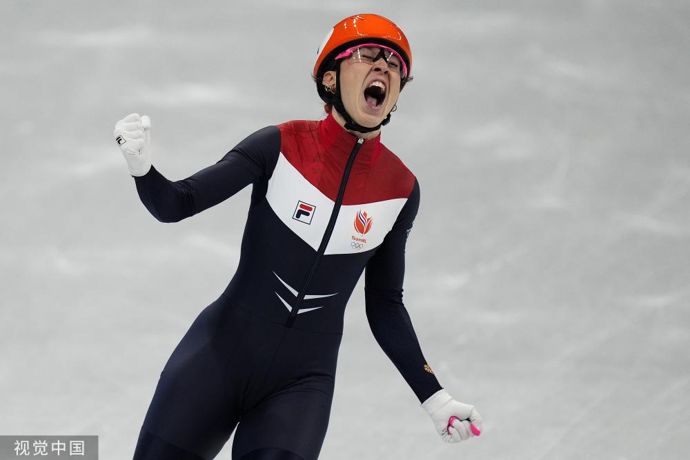 图冬奥短道速滑女子1000米决赛荷兰选手舒尔廷夺金