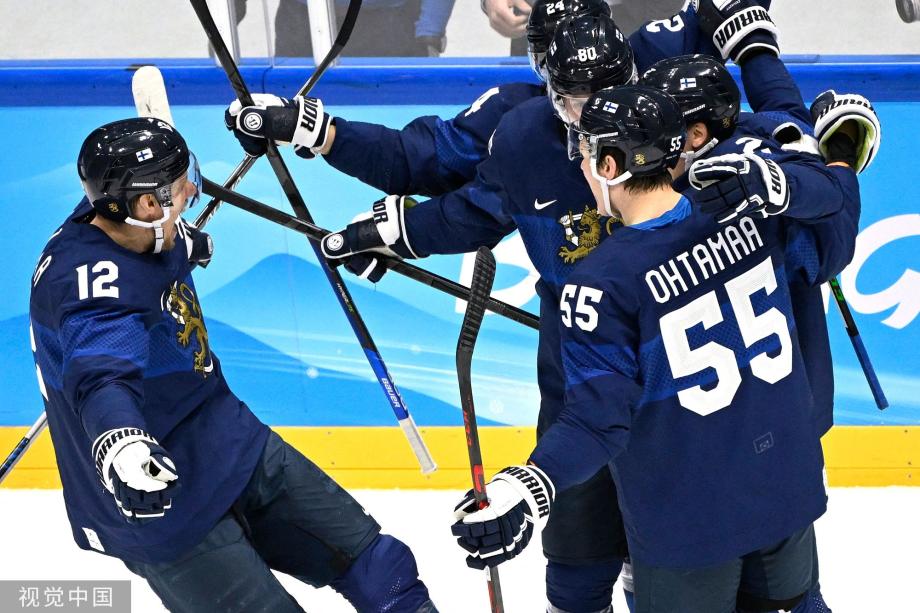 [图]芬兰队逆转俄罗斯奥运队 首夺冬奥男子冰球金牌