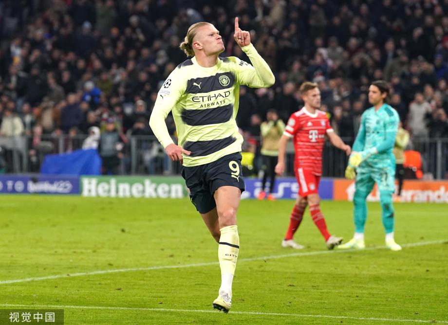 [图]哈兰德‮门破‬ 曼城‮场客‬1-1拜仁总分4-1进四强