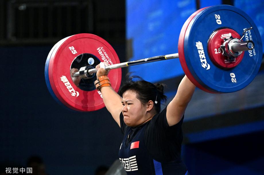 [圖]舉重女子87公斤級項目 中國選手梁小梅奪冠摘金