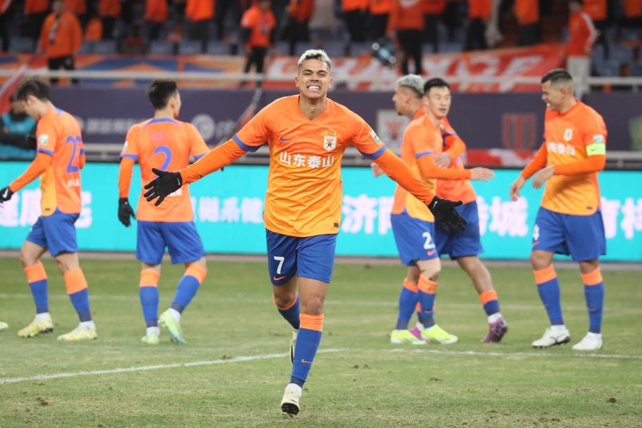 帕托补射得手克雷桑破门 山东泰山获开门红