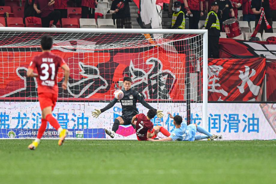 武磊张琳芃巴尔加斯破门 上海海港3-1河南队