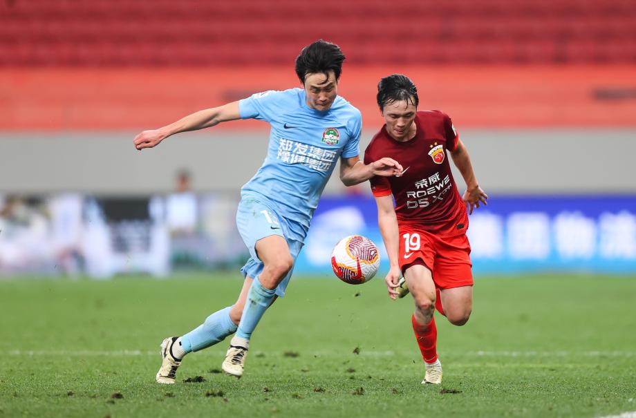 武磊张琳芃巴尔加斯破门 上海海港3-1河南队