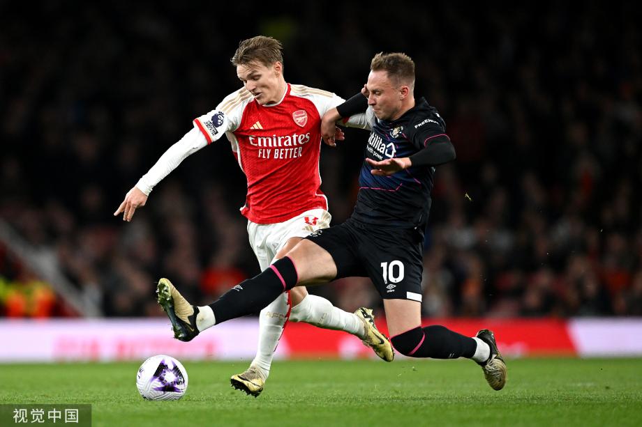 厄德高建功史密斯-罗造乌龙 阿森纳2-0卢顿