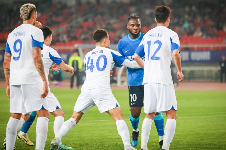 中超-埃韦尔双响奥斯卡破门 沧州雄狮3-2武汉三镇