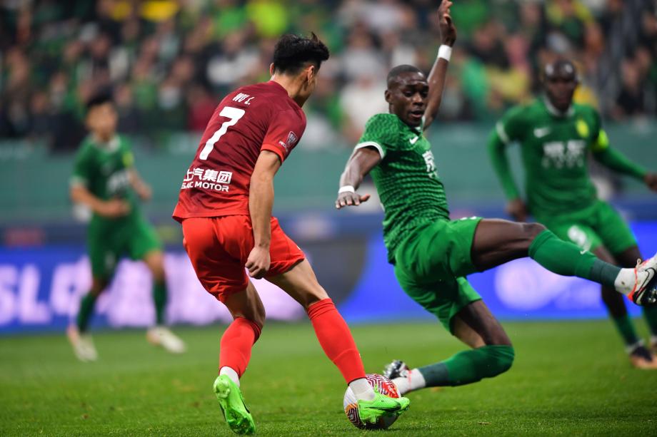 武磊双响张玉宁点射 北京国安2-2平上海海港