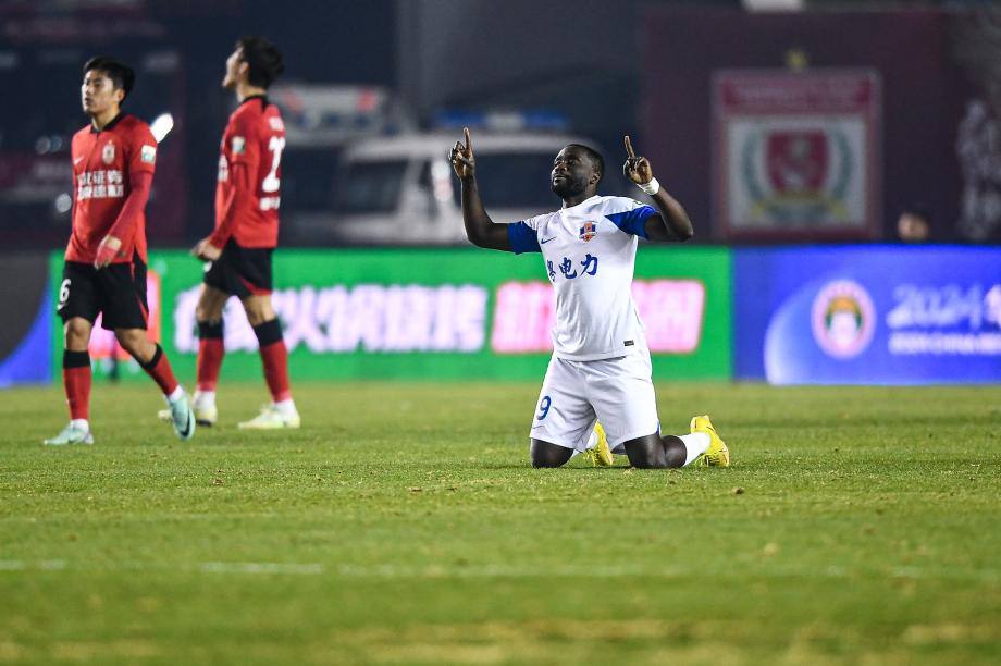 鲁尼替补破门 梅州客家一球险胜长春亚泰