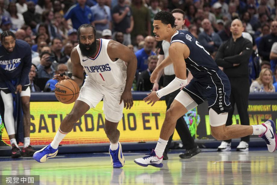 小卡缺阵哈登末节超神 快船胜独行侠总分2-2