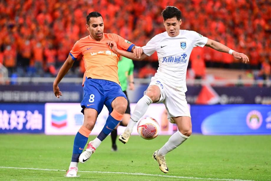 中超-克雷桑帽子戏法 山东泰山3-1南通支云