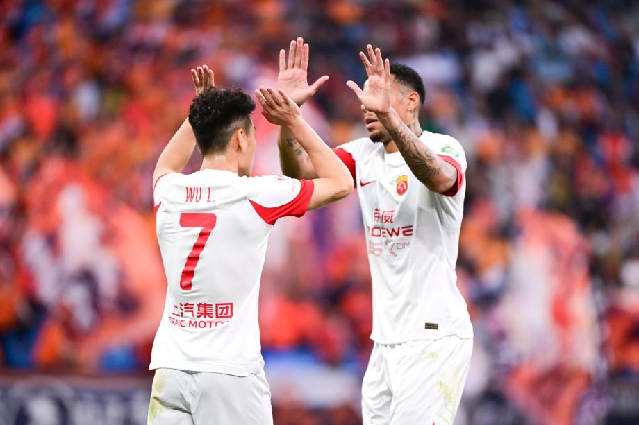 武磊2射1传 上海海港客场5-0大胜青岛海牛