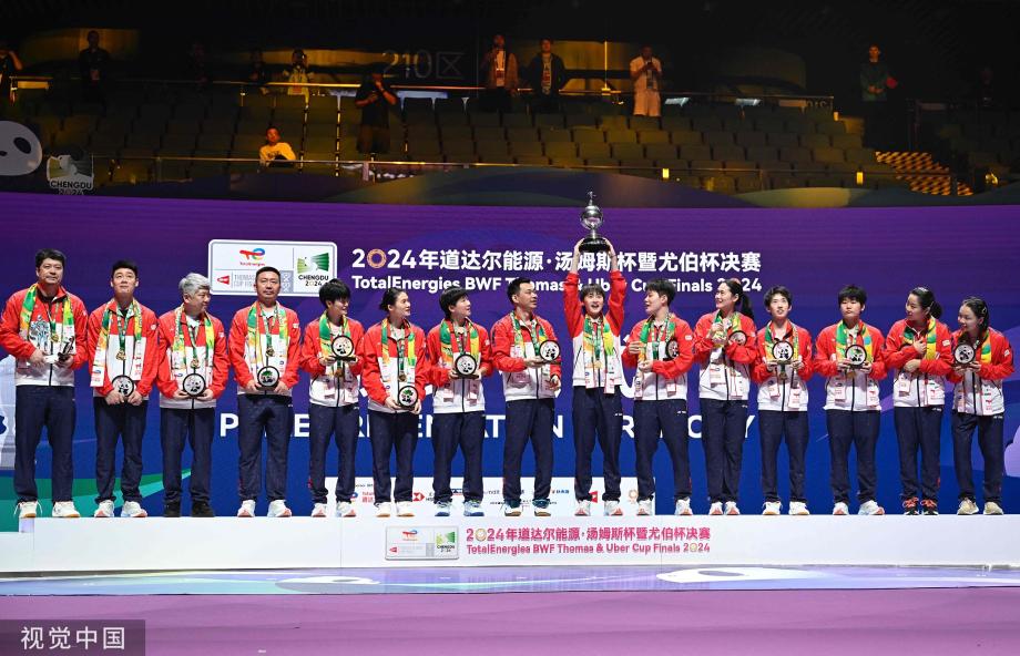 [图]实力占优连赢三场打败敌手 尤伯杯中国队夺冠