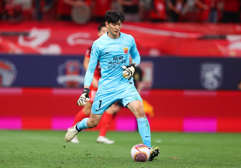 武磊梅开二度 上海海港主场大胜长春亚泰