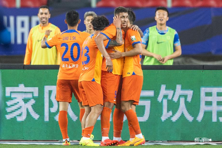 克雷桑谢文能互献传射 山东泰山2-1三镇5轮不败